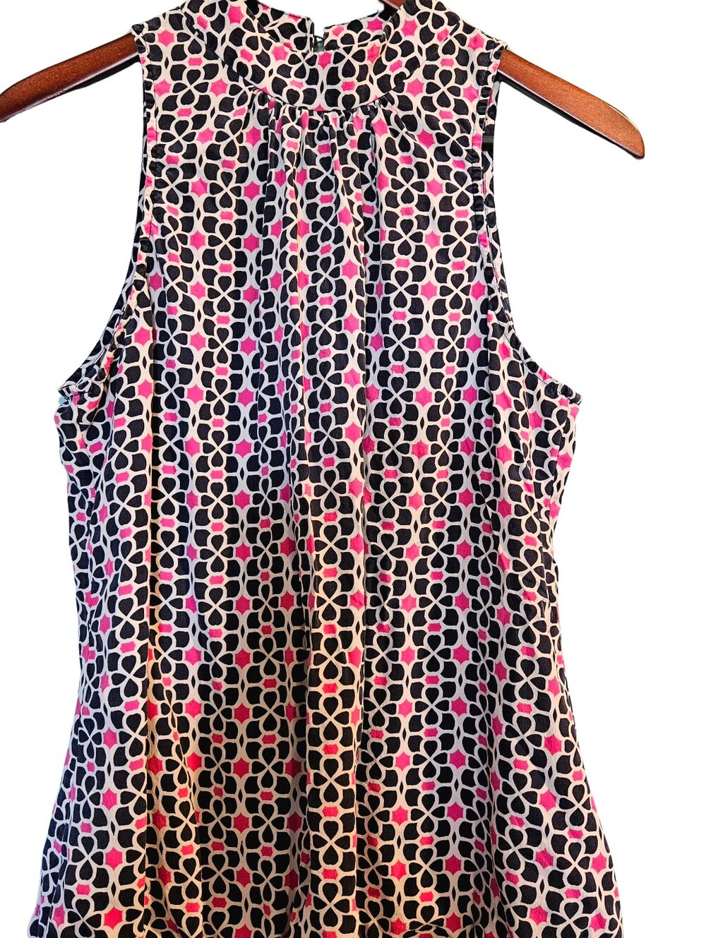 Trina Turk Sleeveless Geometric Floral Print Camisole in Black, White & Pink